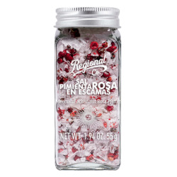 Meersalz Pyramiden mit rosa Pfeffer